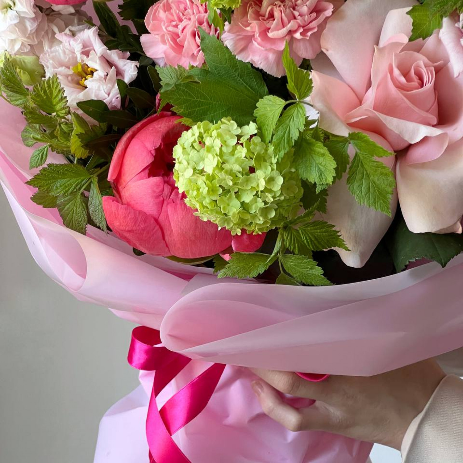 Авторский букет с пионом Корал шарм № 95