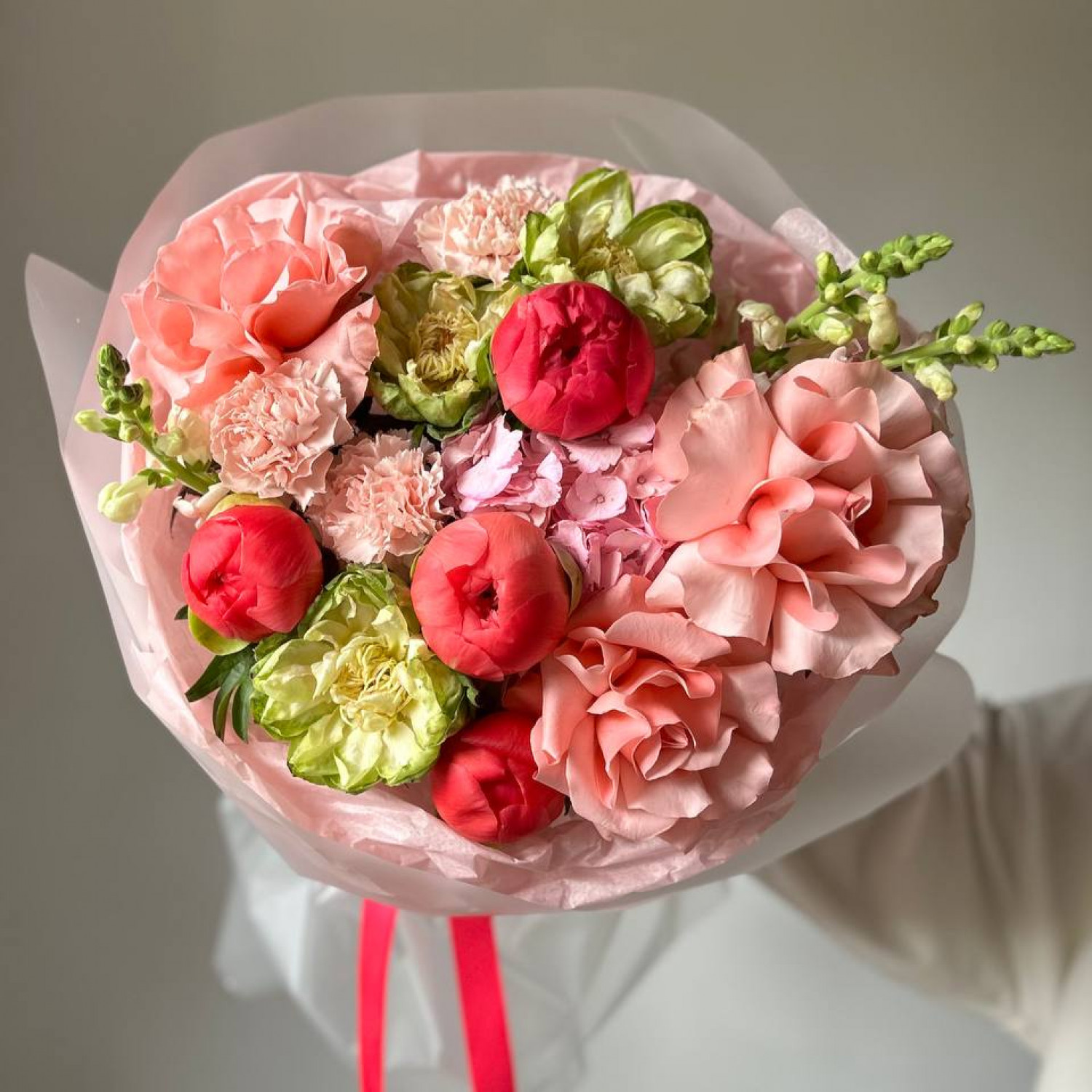 Авторский букет с пионами и французскими розами №71