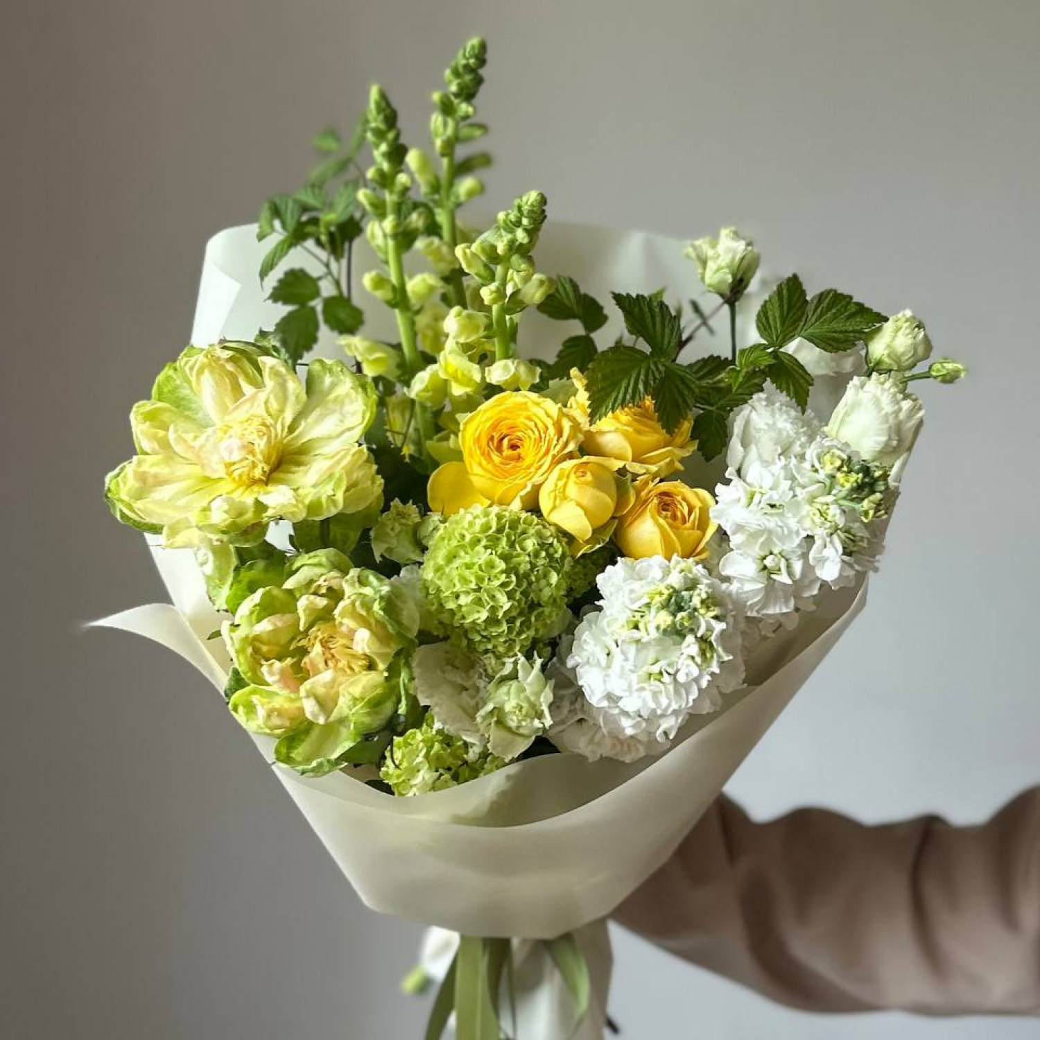 Авторский букет в зеленной гамме № 94
