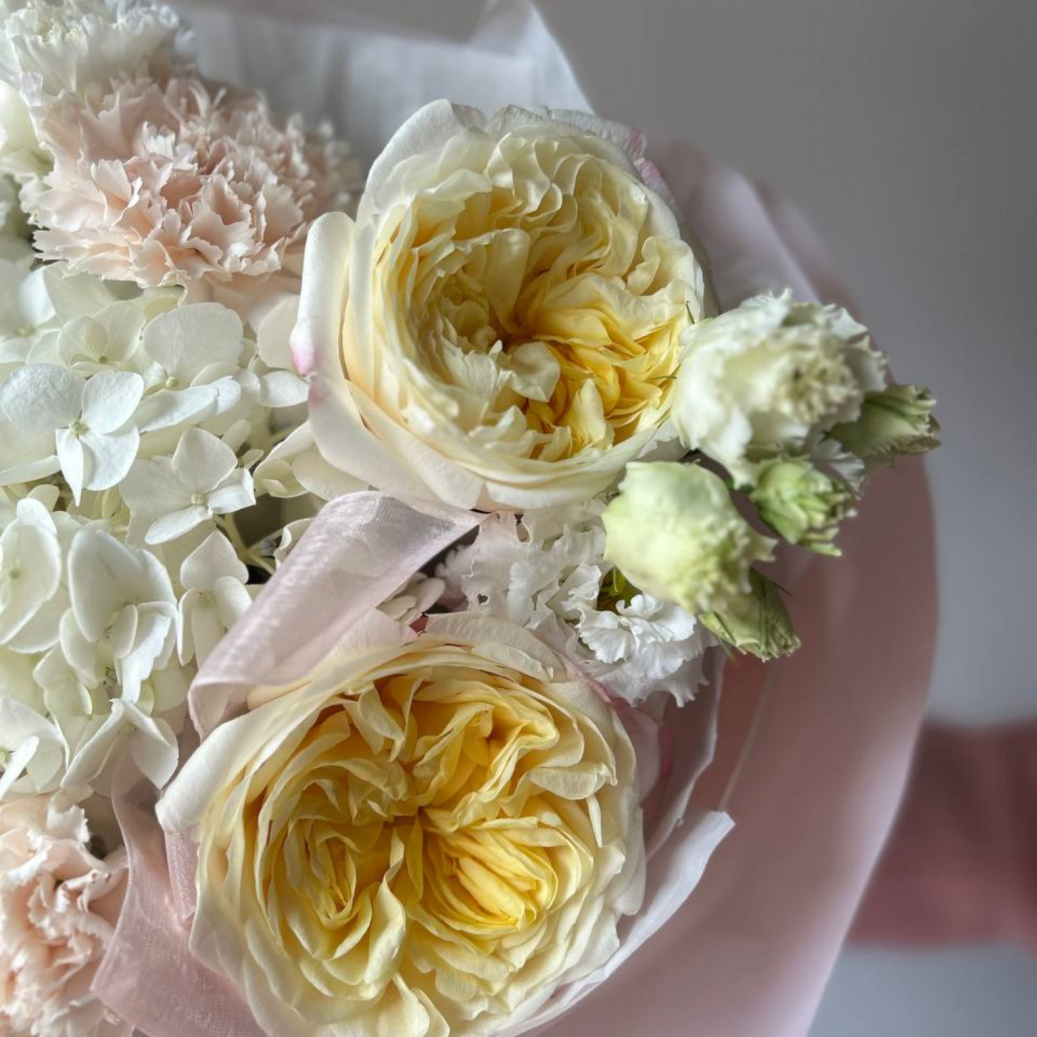 Авторский букет в кремовой гамме № 93