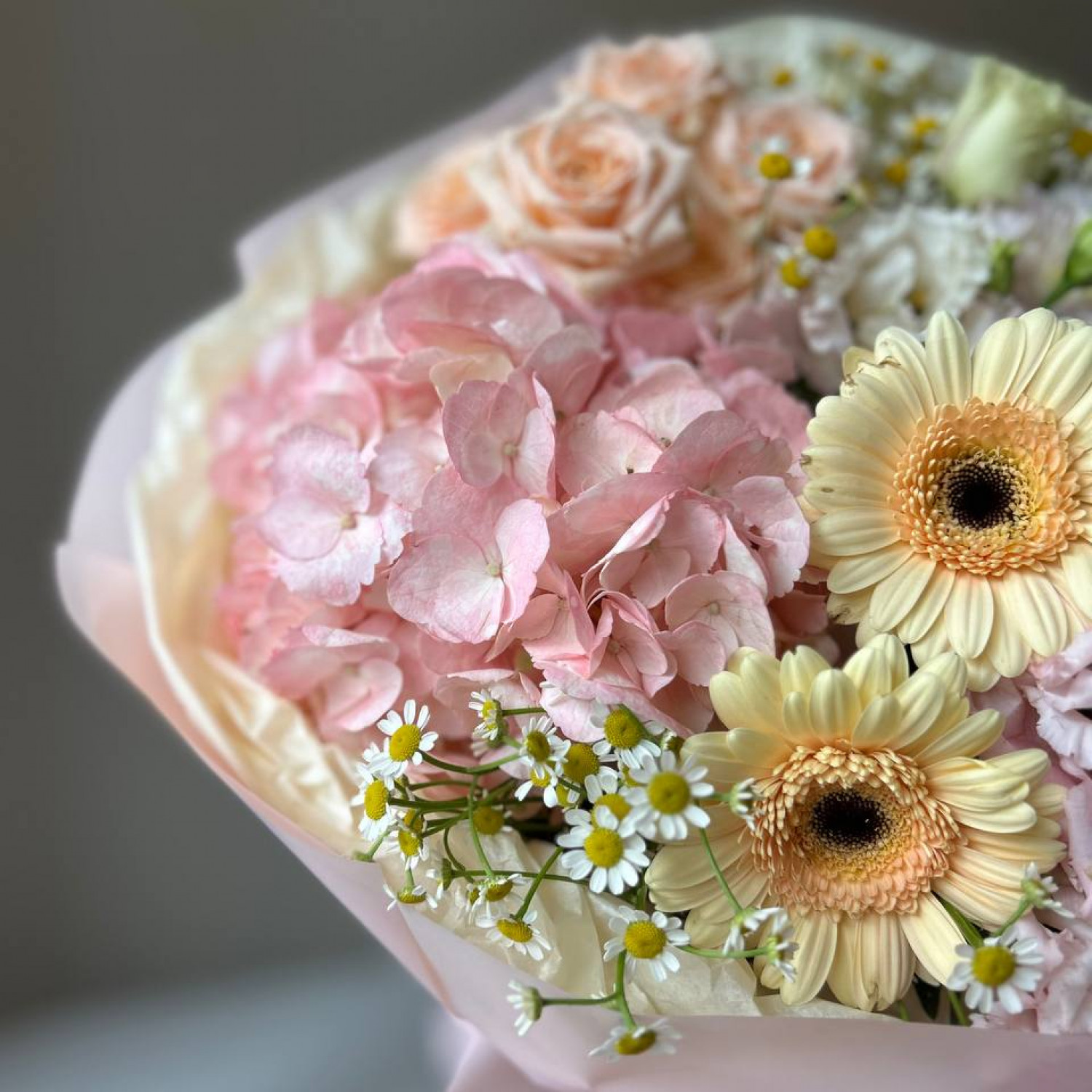 Авторский букет в нежной гамме с Герберами № 91