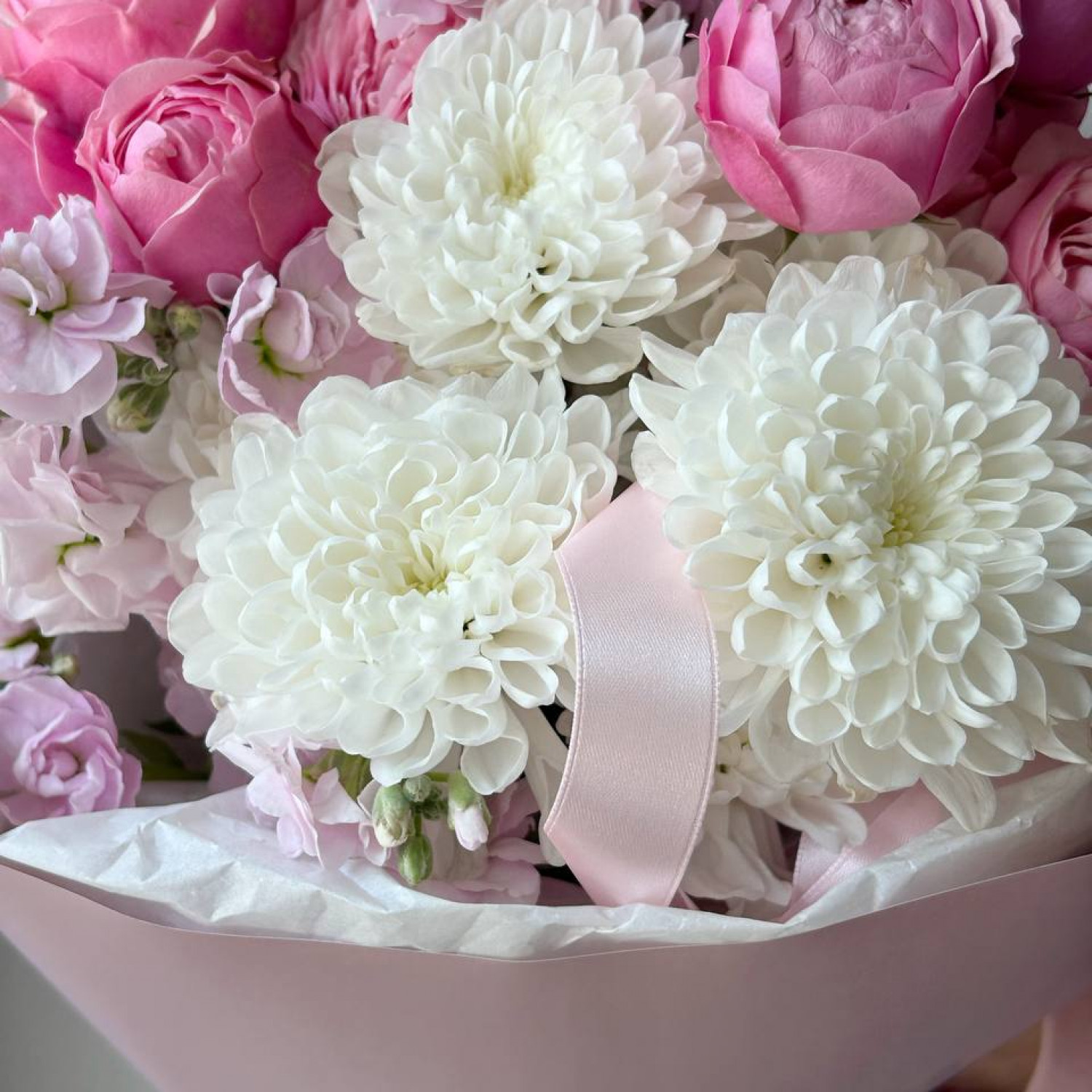 Авторский букет в нежной гамме  с розой Сильвой №86