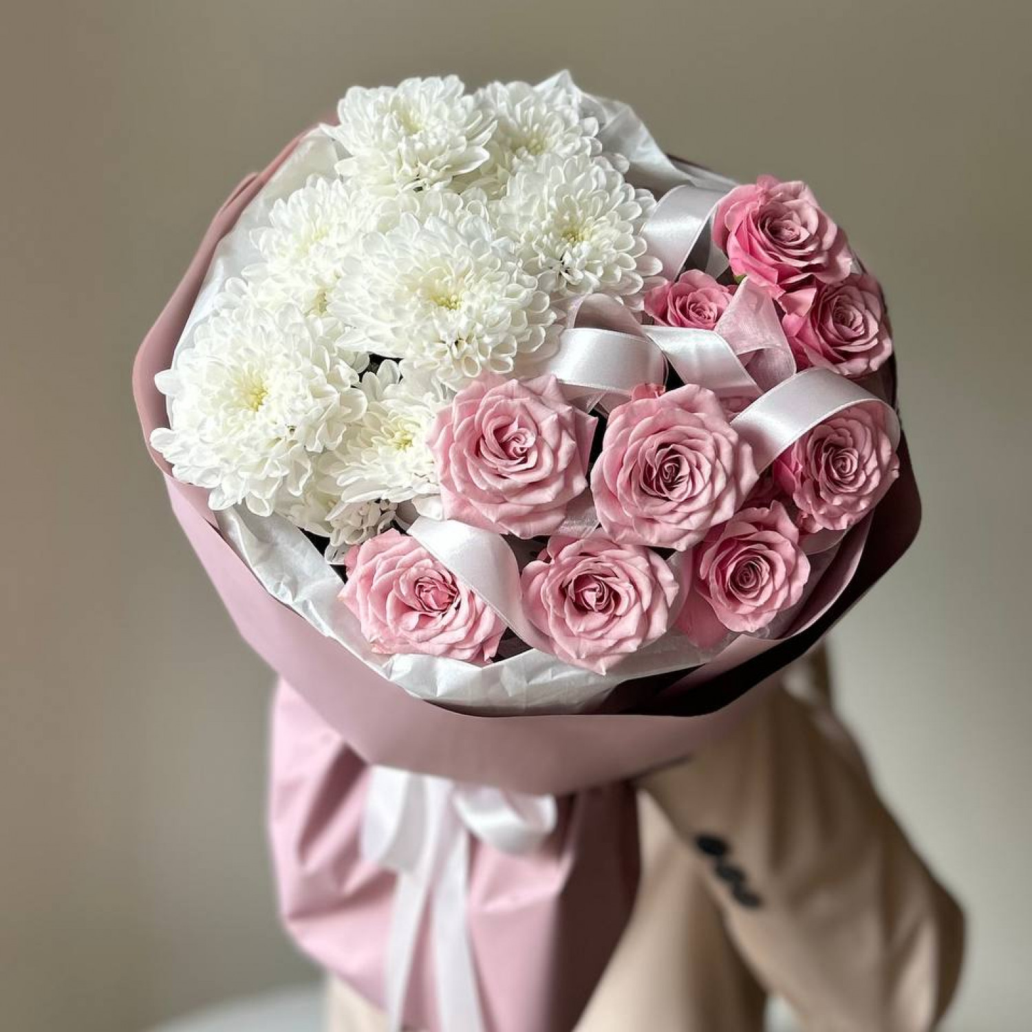 Дуобукет из хризантем и нежных кустовых роз №82