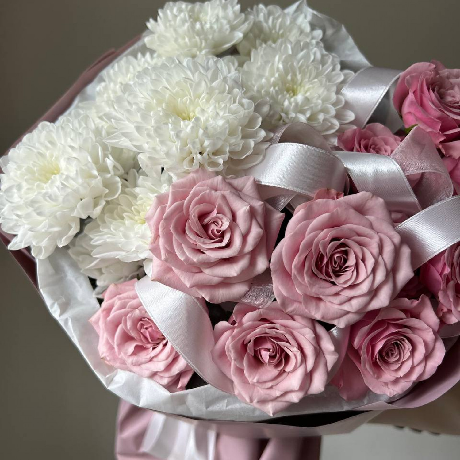 Дуобукет из хризантем и нежных кустовых роз №82