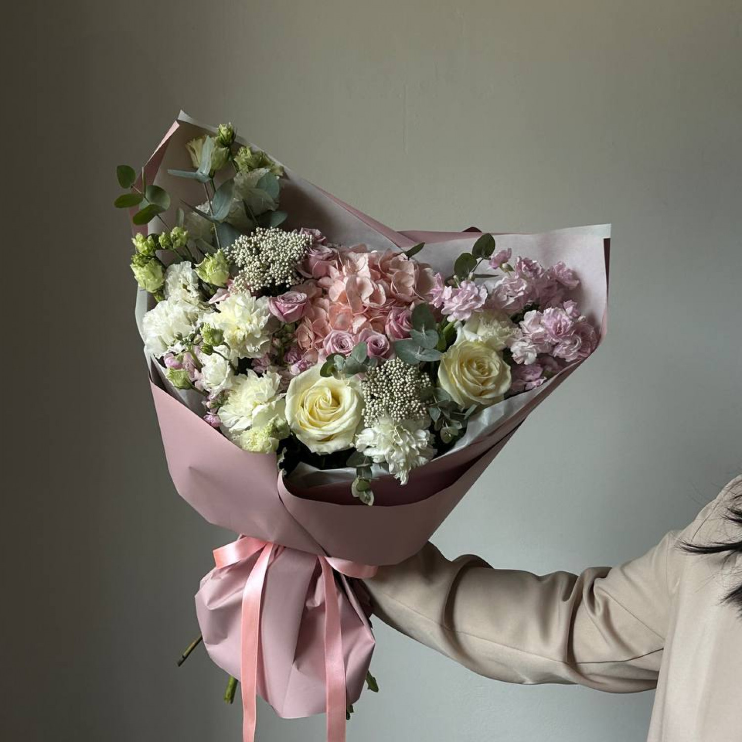 Авторский букет в нежной гамме