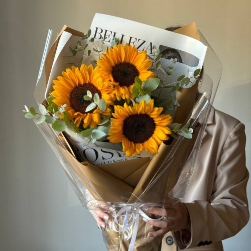 Монобукет из Подсолнухов с эвкалиптом