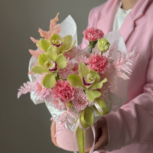 Нежная композиция в коробке с орхидеями 278