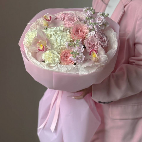 Нежный букет с орхидеями 290