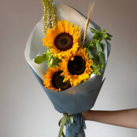 Сборный букет с подсолнухами