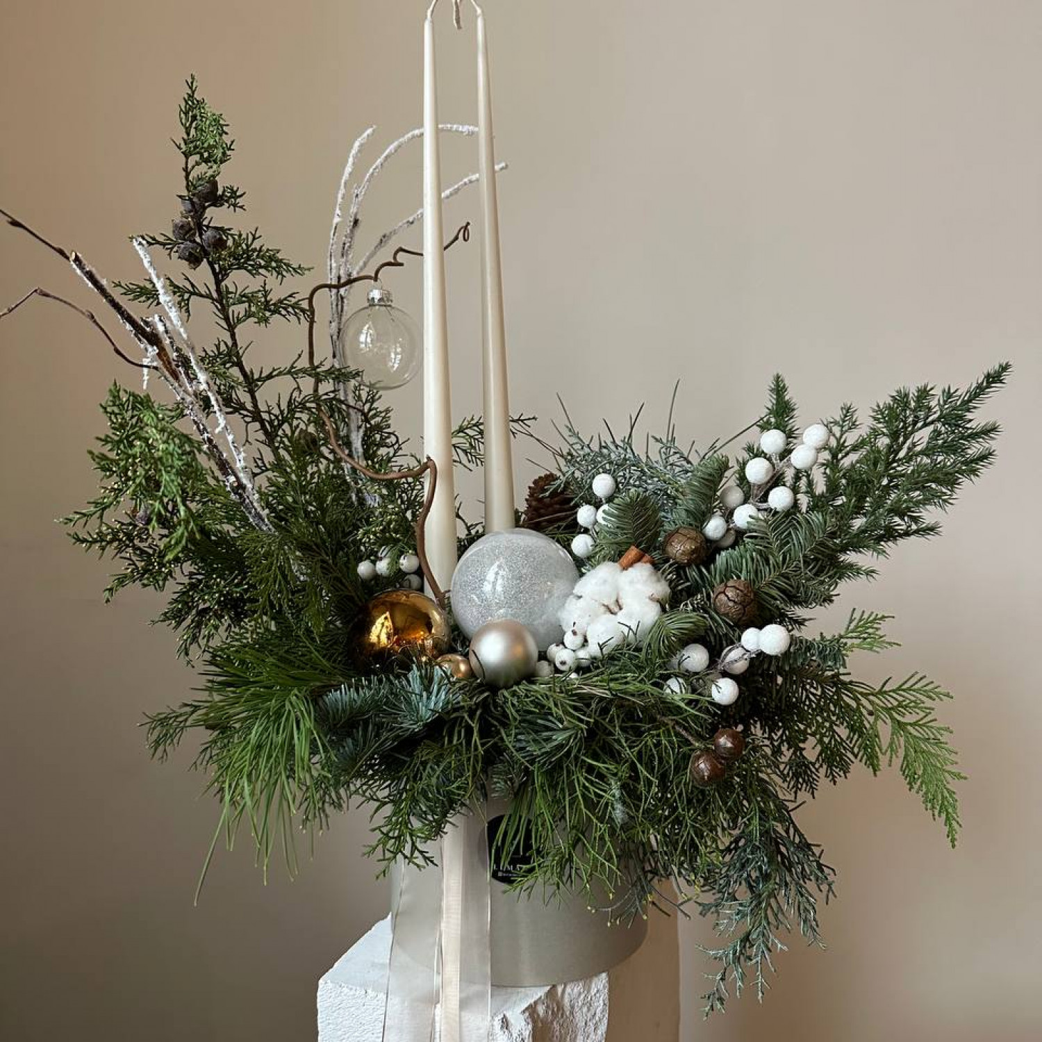 Новогодняя композиция с Коническими свечами