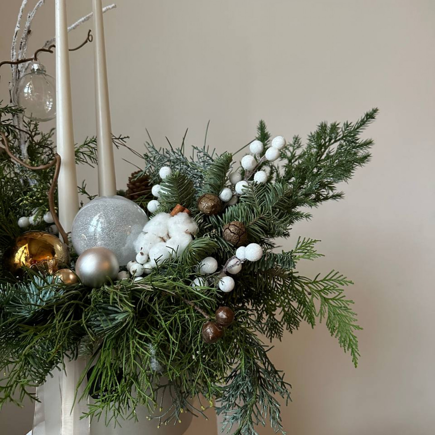 Новогодняя композиция с Коническими свечами