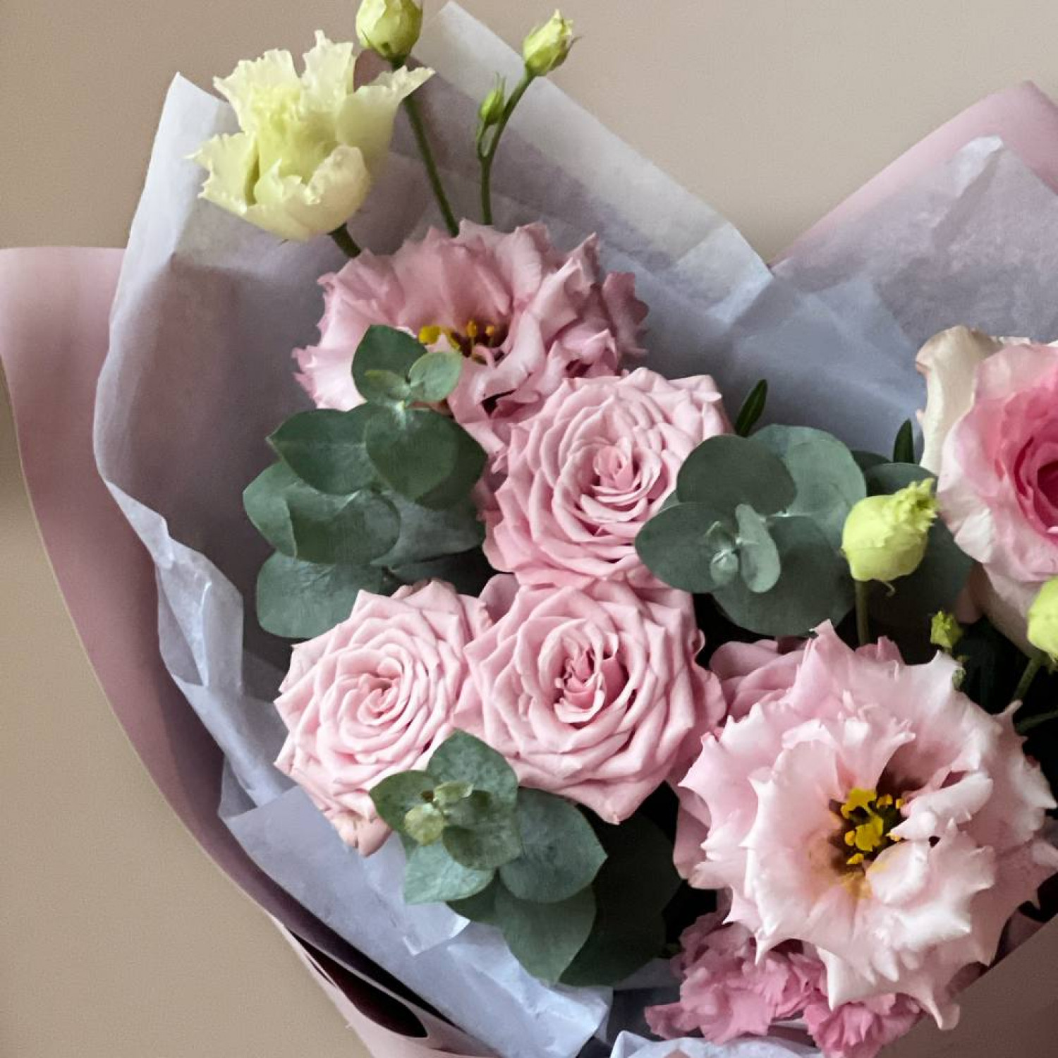 Нежный букет с Эустомой