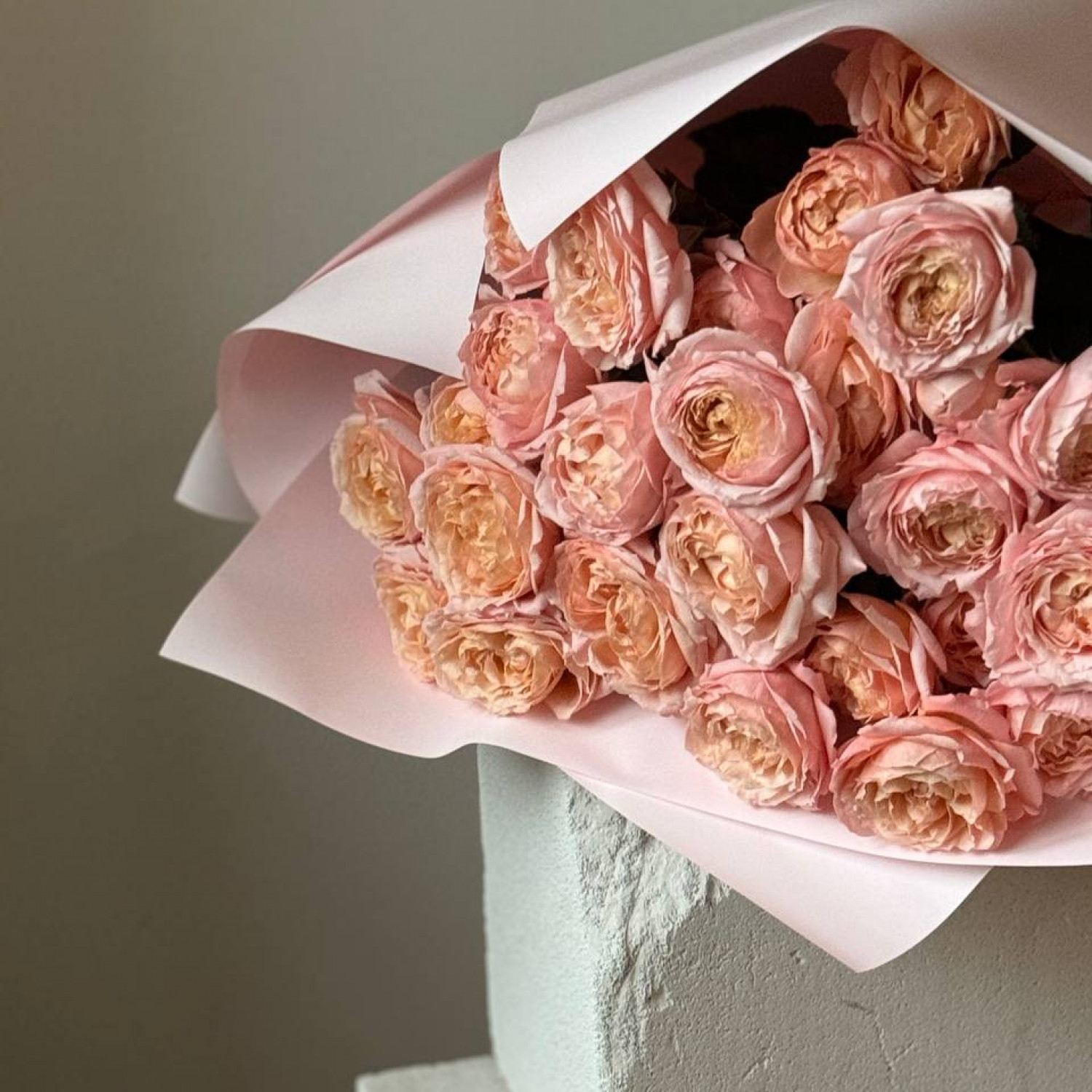 Монобукет из 9 кустовых пионовидных роз Джульетта