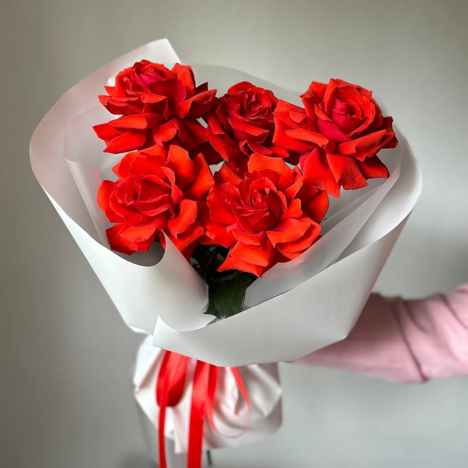 Монобукет из 5 красных французских роз №58