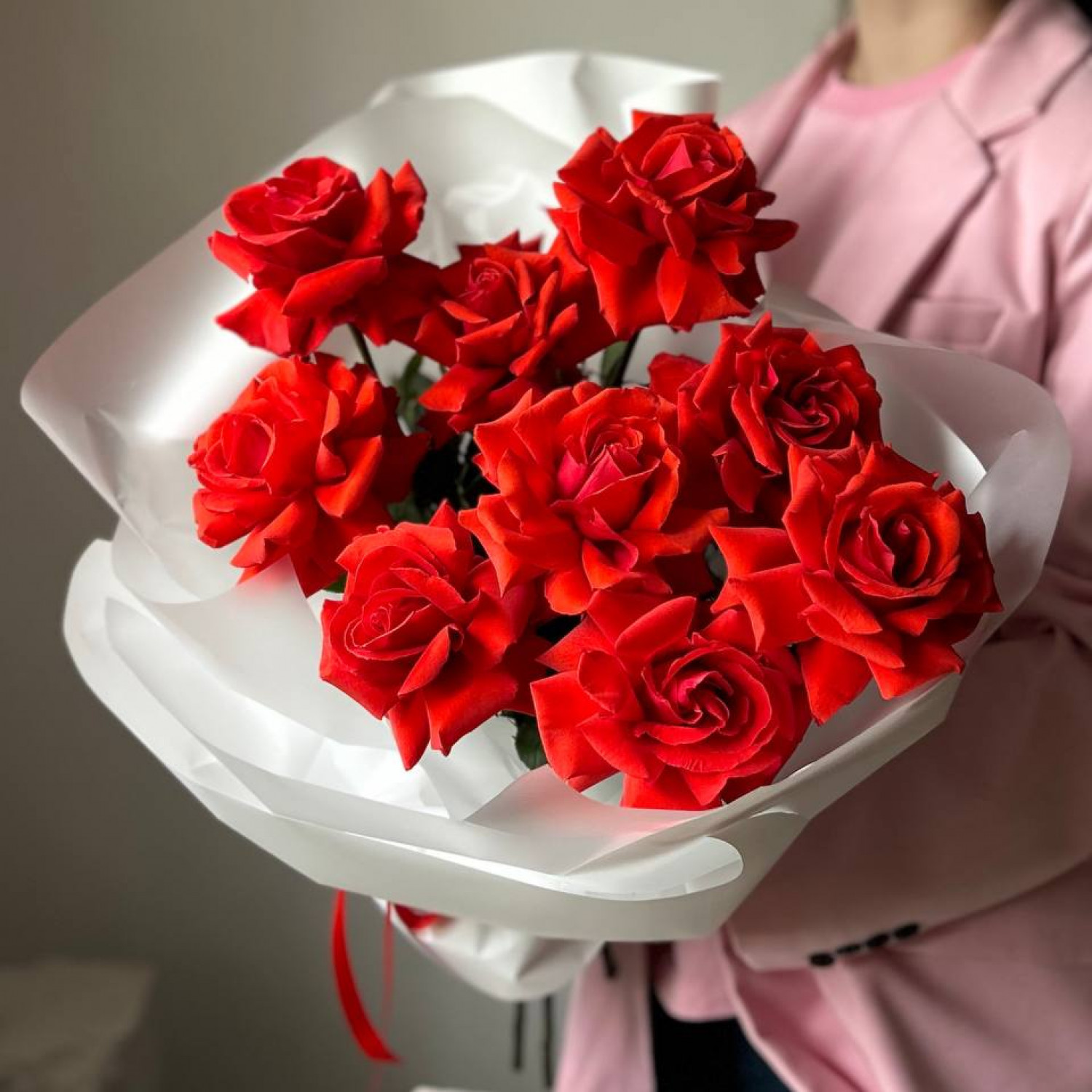 Монобукет из 9 красных Французских вывернутых роз Нина