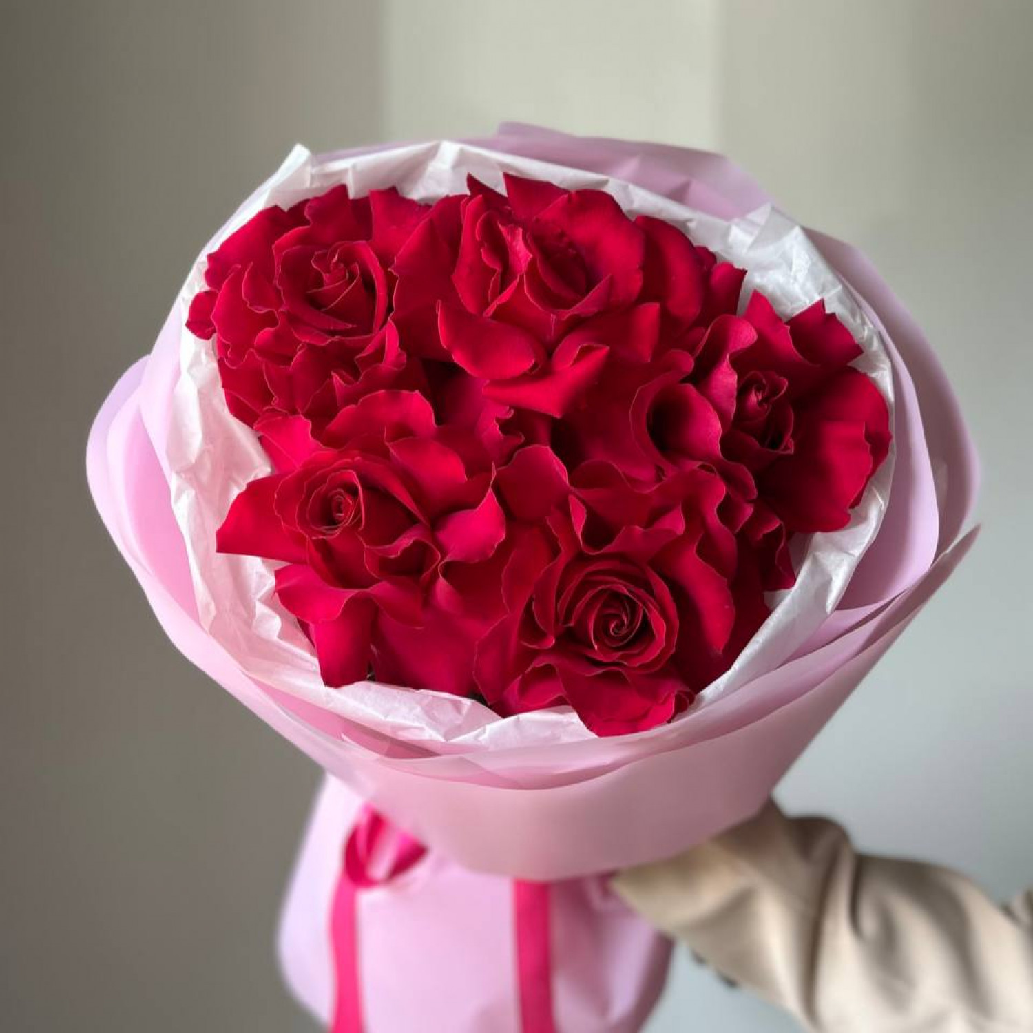 Монобукет из 5 малиновых Французских вывернутых роз