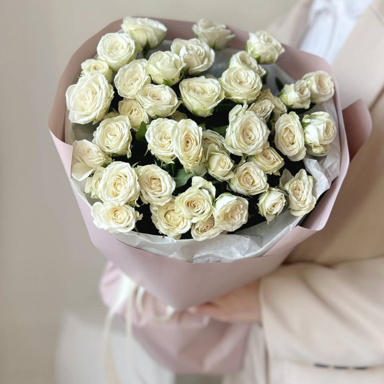 Монобукет из 9 кустовых белых роз №48