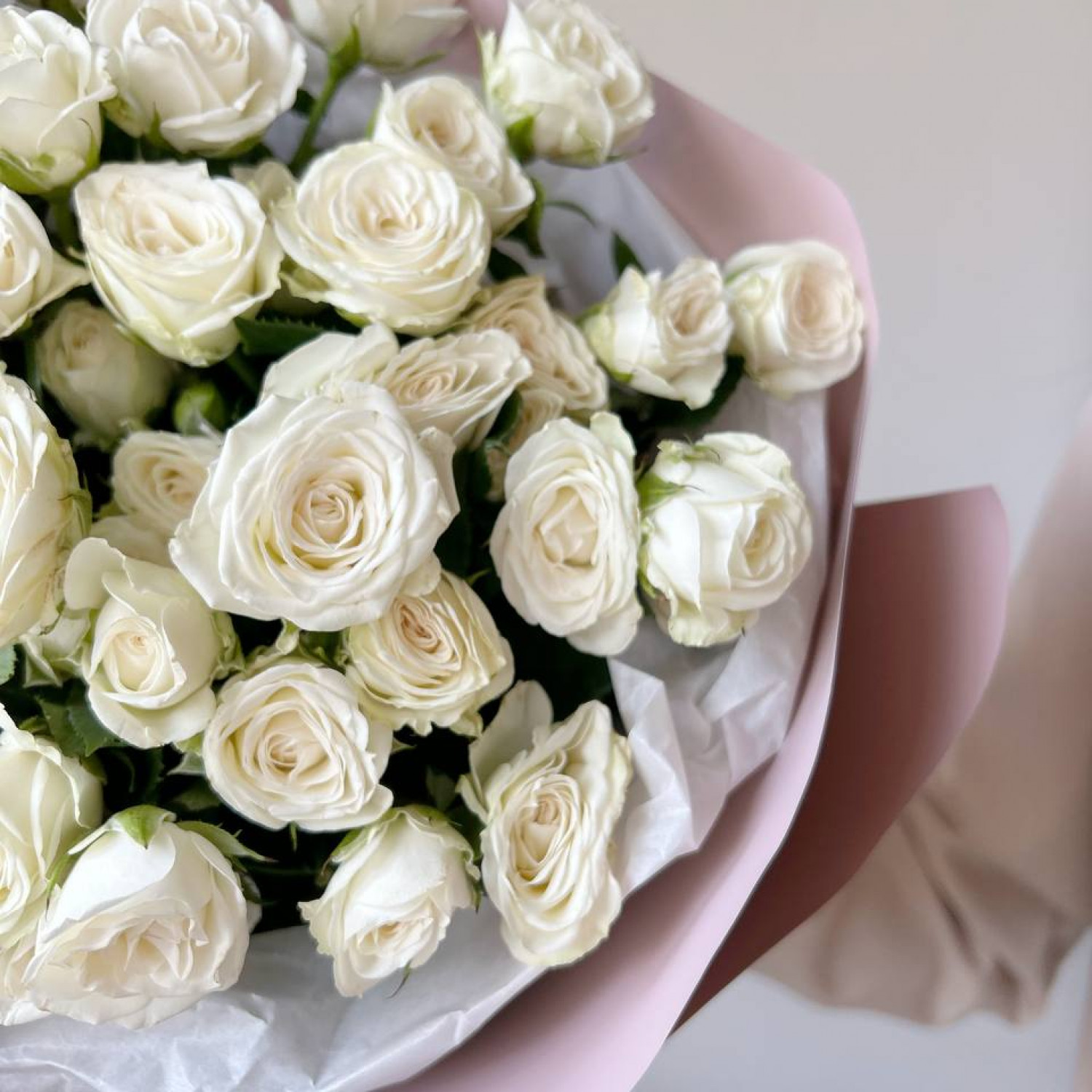 Монобукет из 9 кустовых белых роз №48