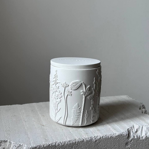 Ароматическая свеча с цветочным барельефом FIELD 200 ml