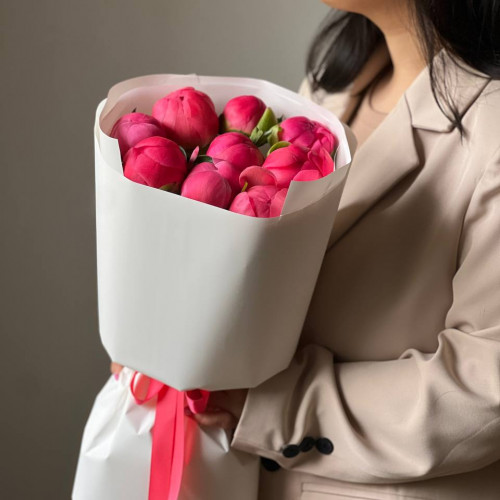 Монобукет из 9 пионов  Корал Шарм