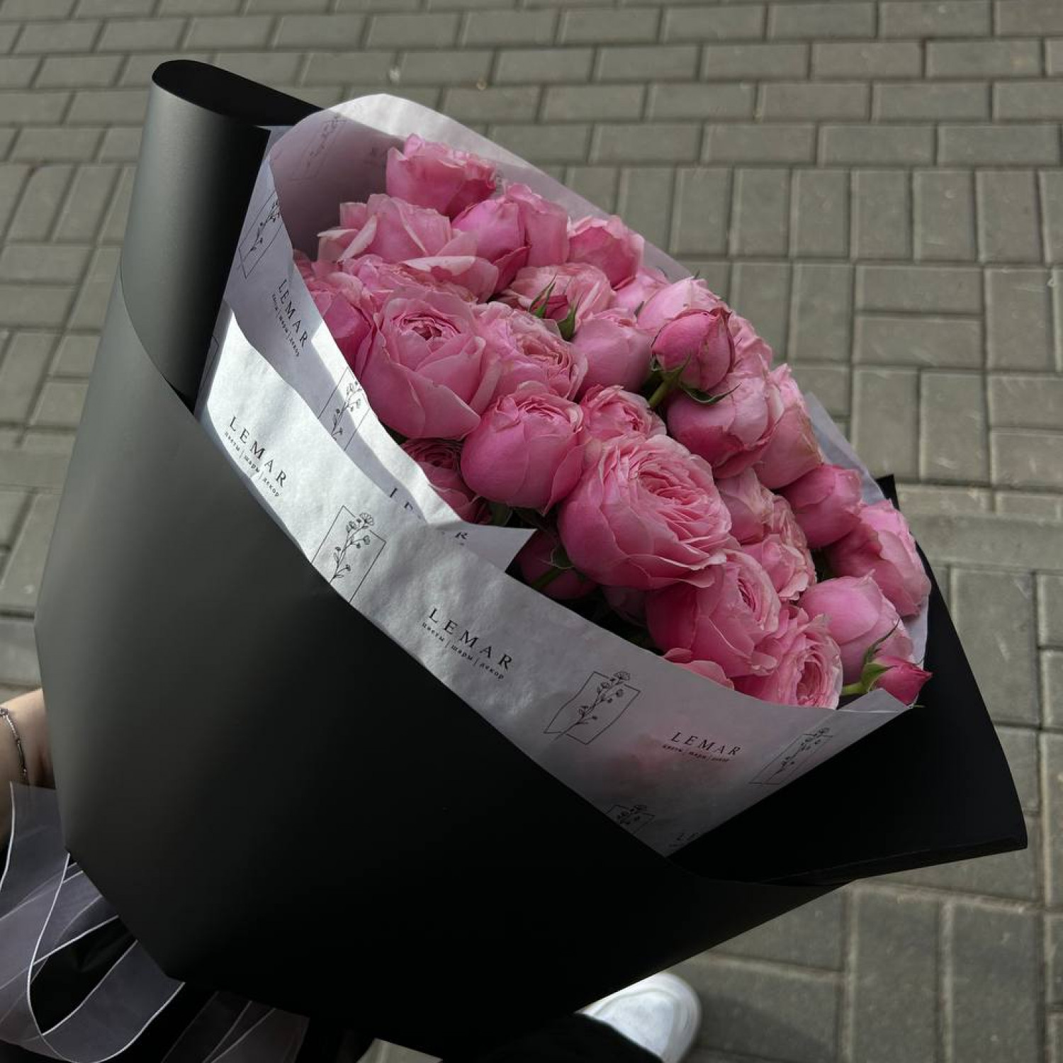 Монобукет из 9 пионовидных роз Сильва