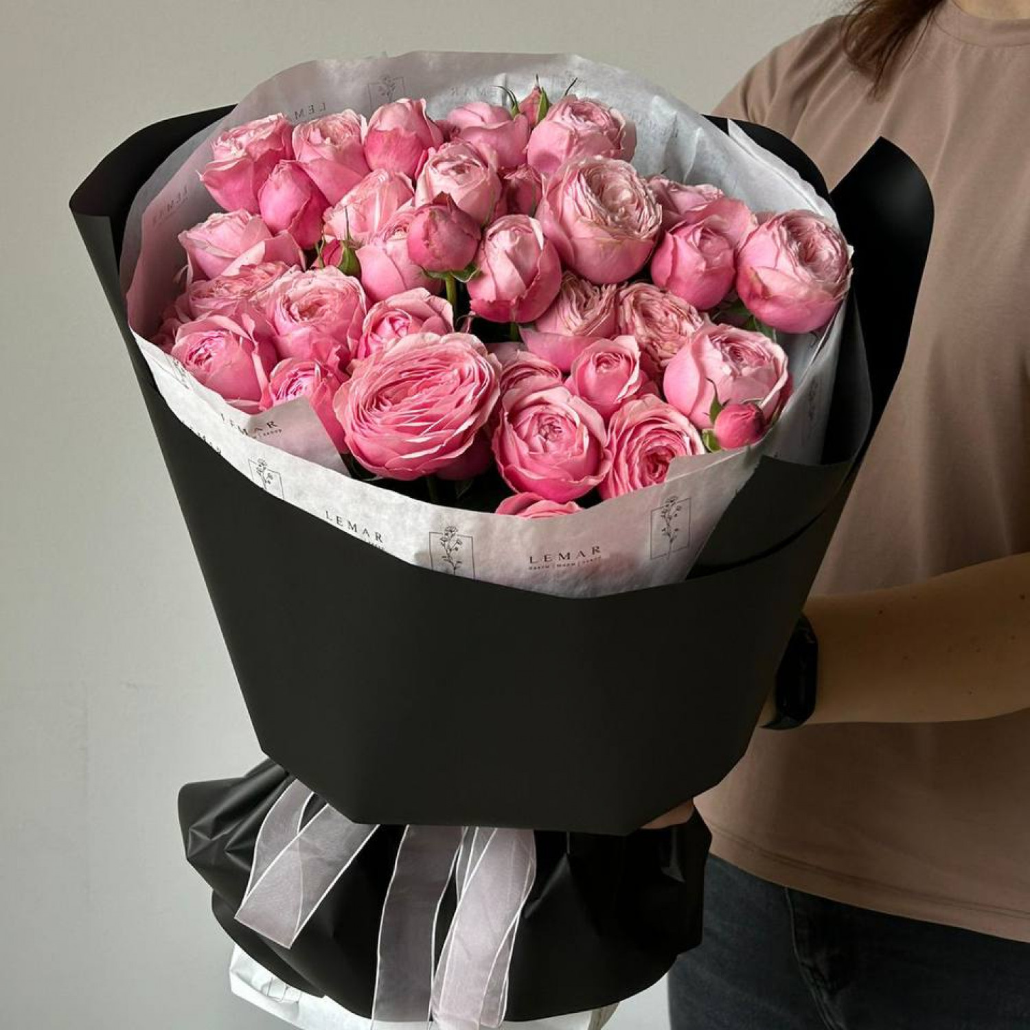 Монобукет из 9 пионовидных роз Сильва