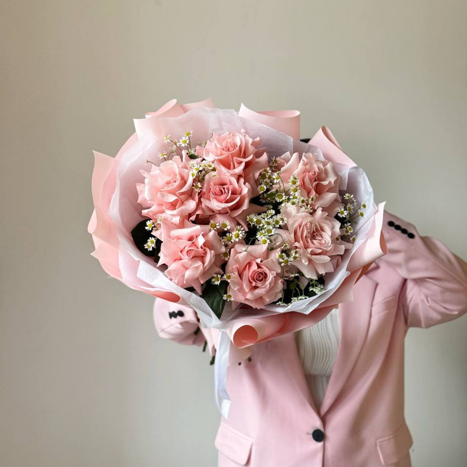 Букет из французских роз и ромашки №9